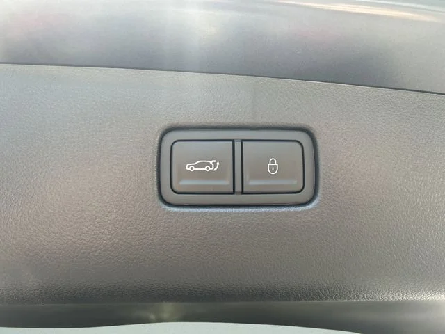 Used 2026 Black Genesis 2.5T Select image 17