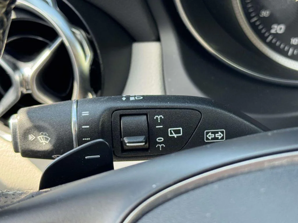 Used 2018 Cavansite Blue Metallic Mercedes-Benz 4MATIC® image 19