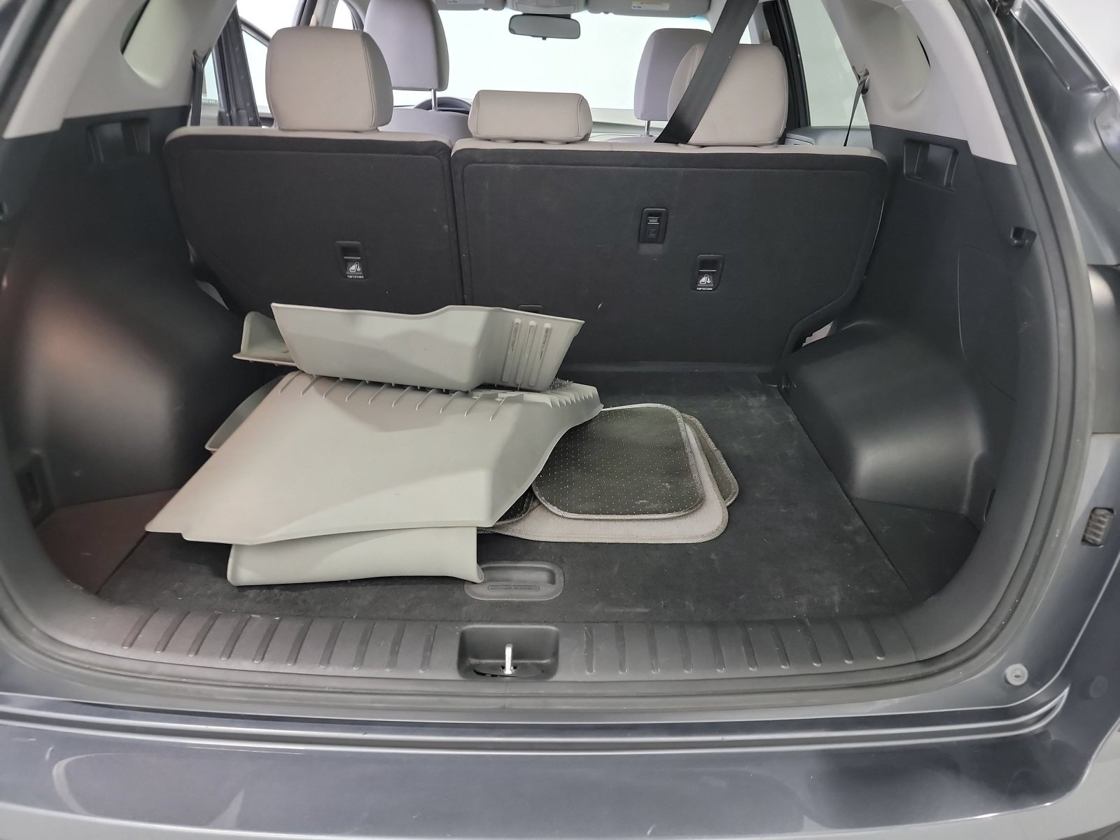 Used 2019 Coliseum Gray Hyundai SE image 24