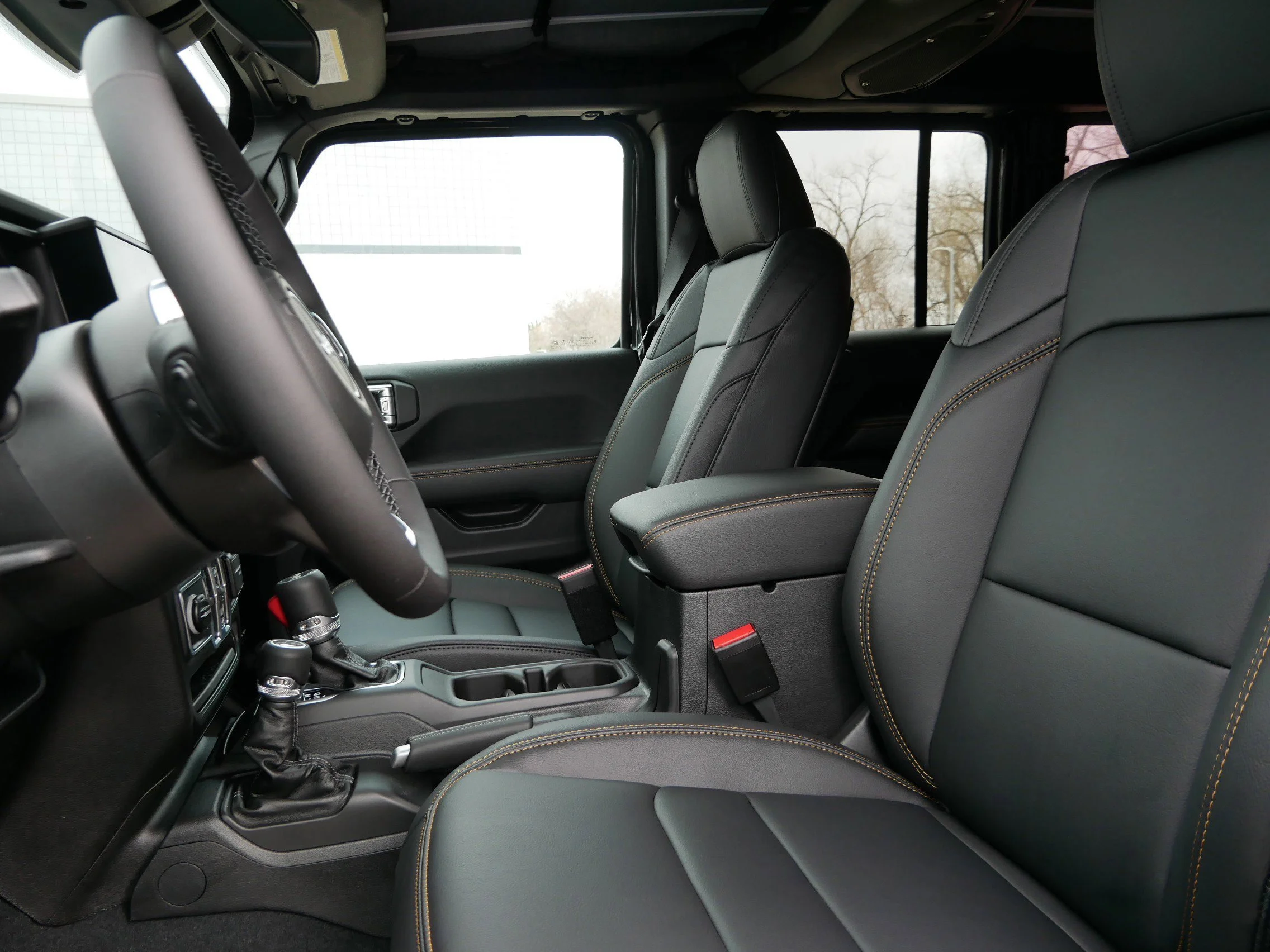 New 2026 Black Clear-Coat Exterior Paint Jeep Sahara image 9