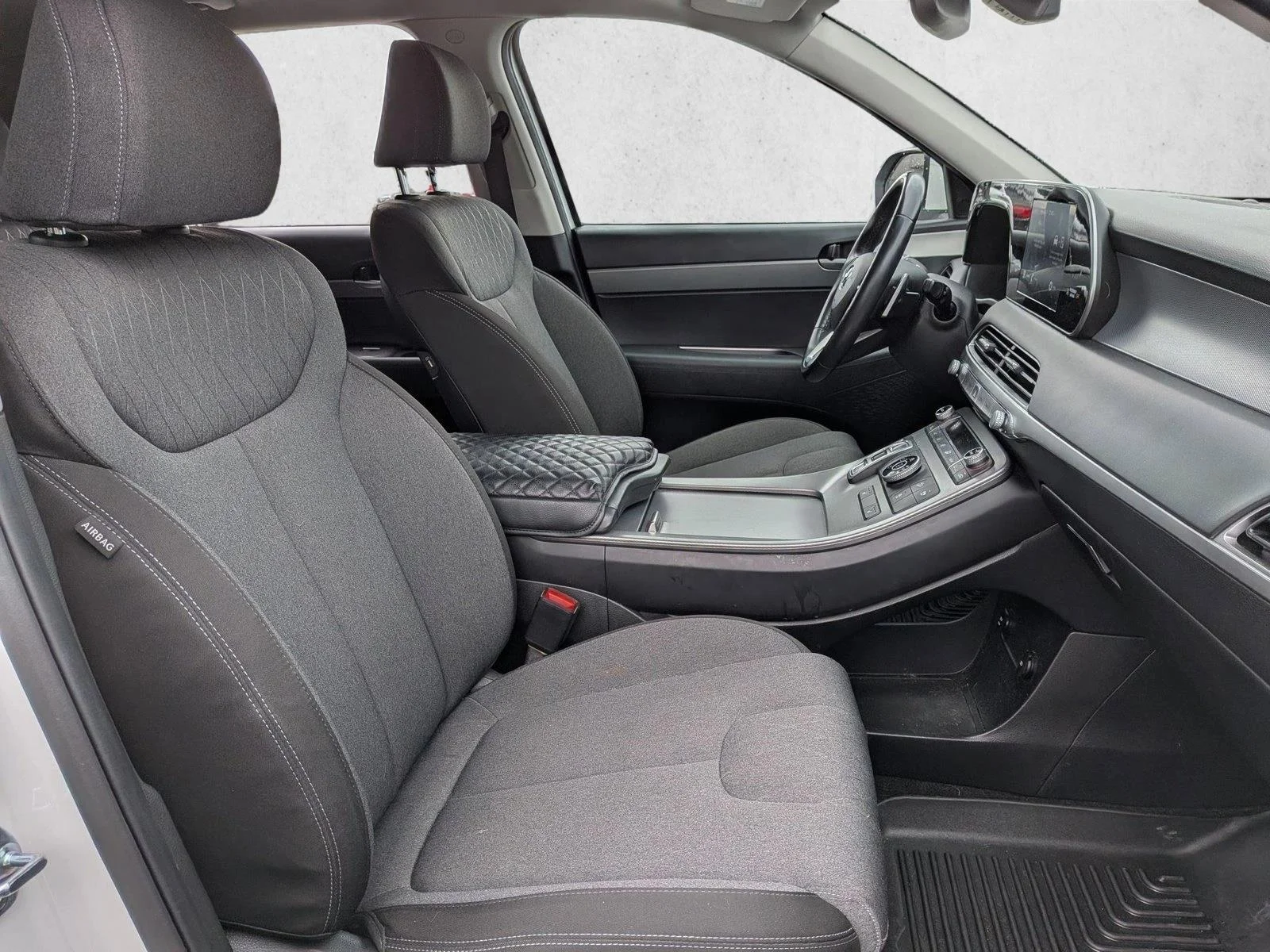 Used 2022 Hyper White Hyundai SEL image 22