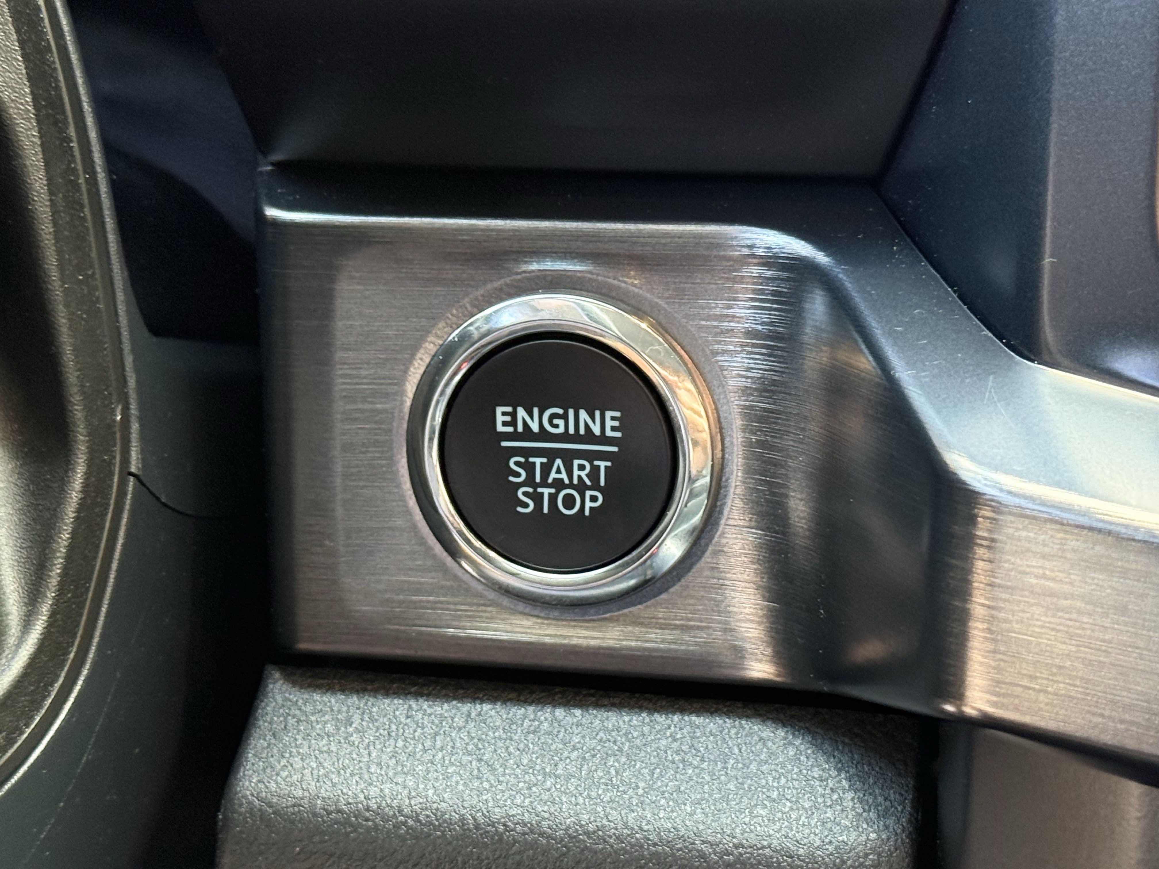 Used 2024 Oxford White Ford LARIAT image 23