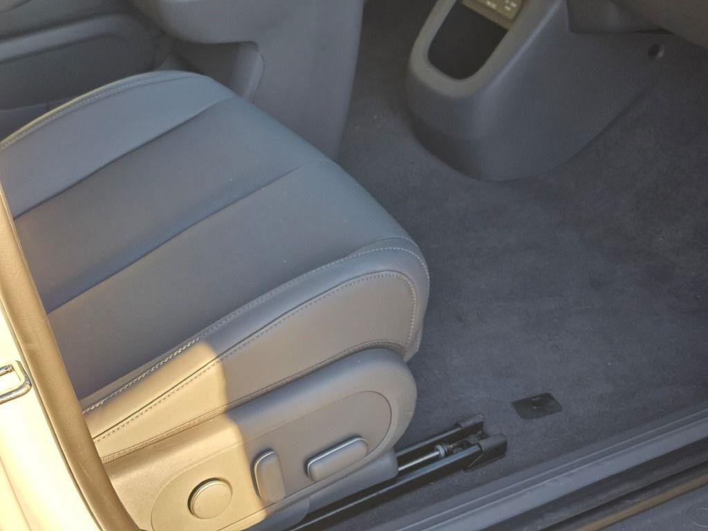 New 2025 White Hyundai SEL image 9
