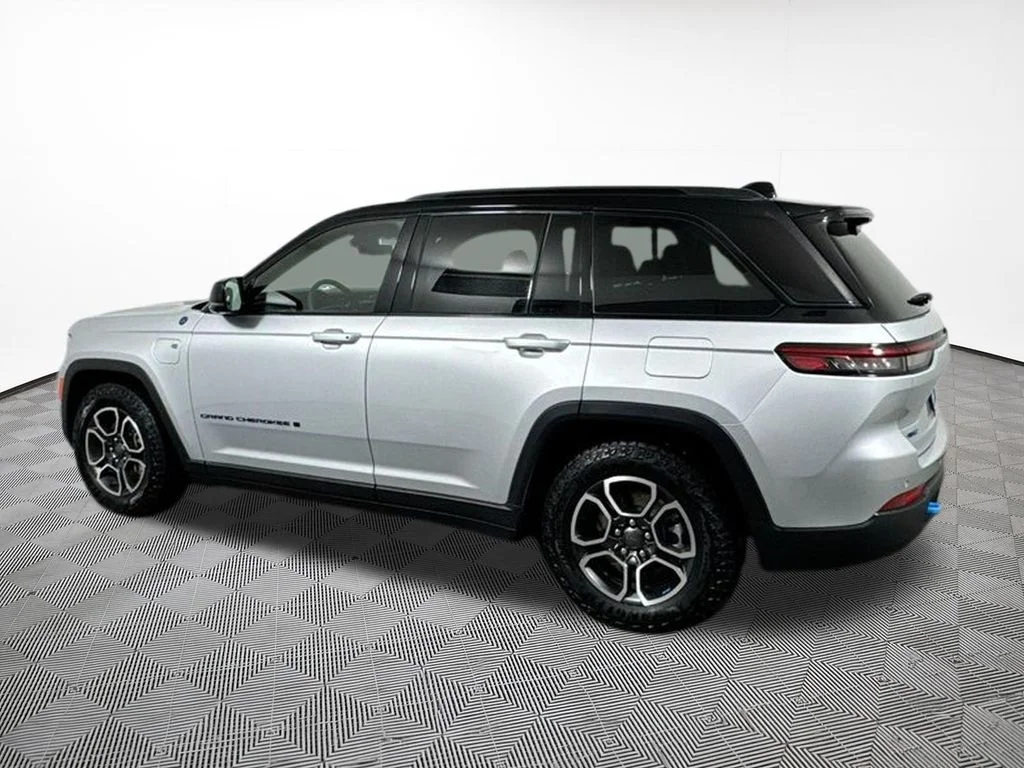 Used 2024 Silver Jeep Trailhawk 4xe image 14