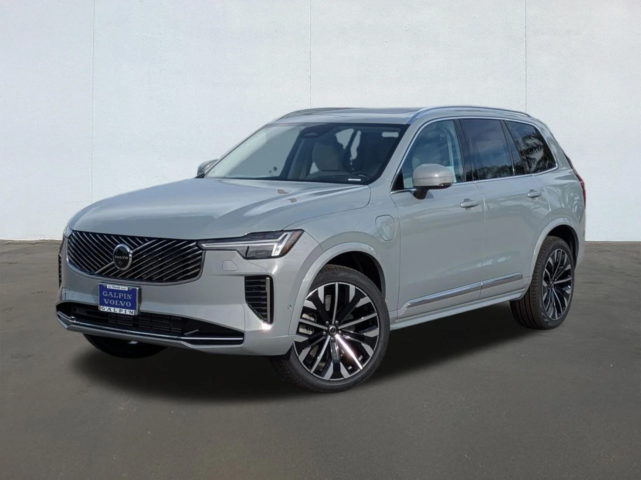 2026 Volvo XC90 T8 Recharge Ultra Bright 4WD's photo