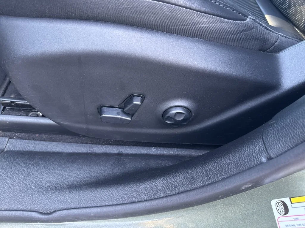 Used 2021 Green Jeep Latitude Lux image 18