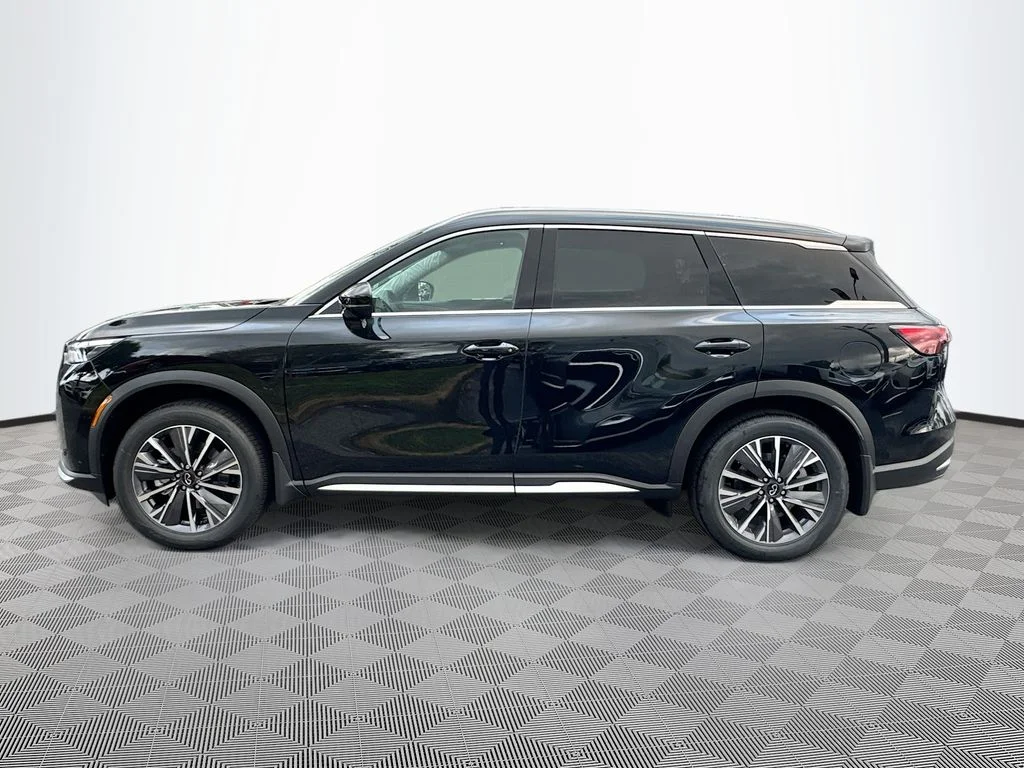 Certified Used 2026 Black INFINITI LUXE image 9