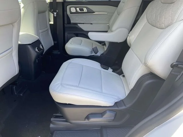 New 2026 White Ford Platinum image 9
