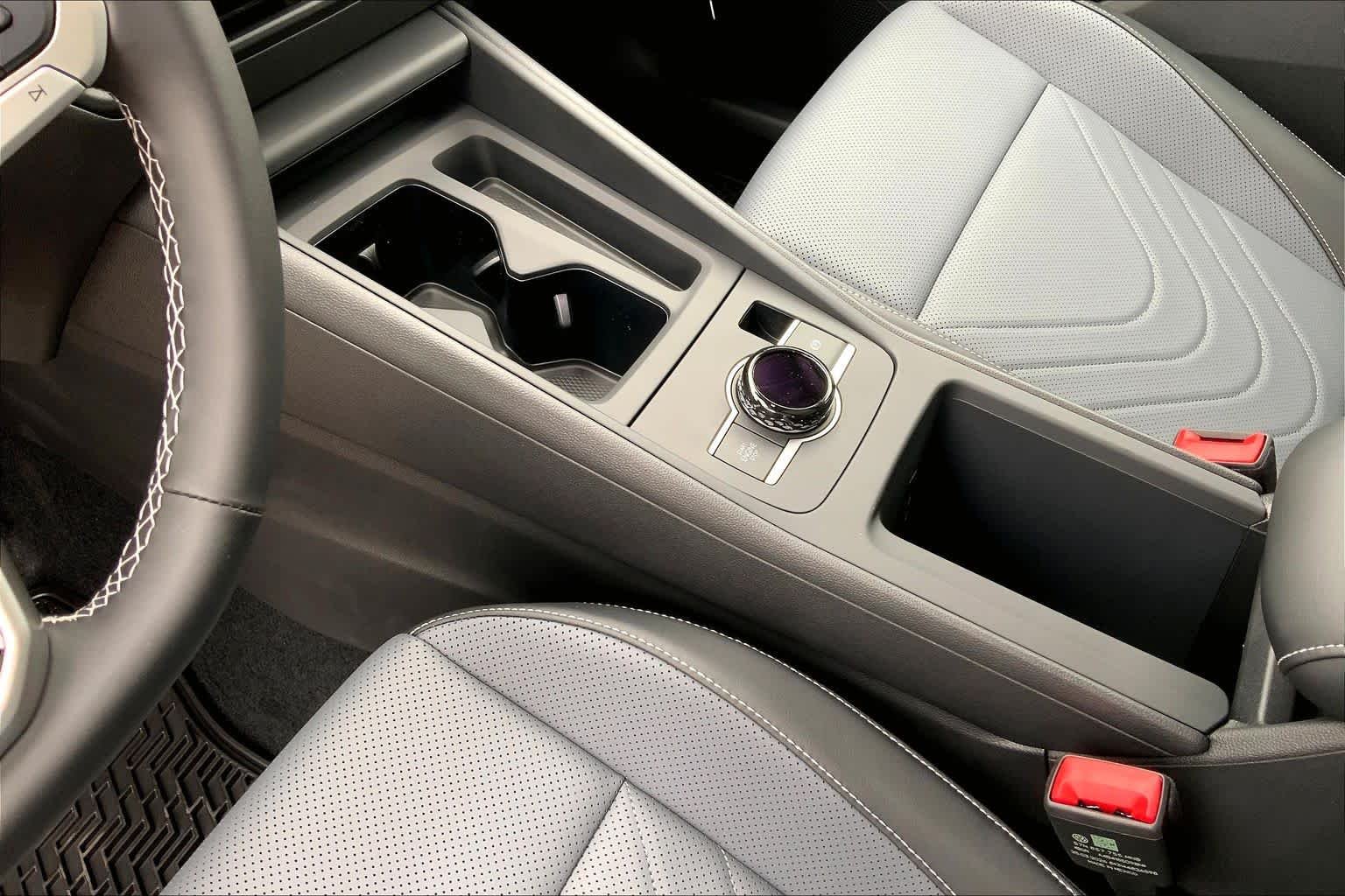 2026 Volkswagen Tiguan SE - Photo 7