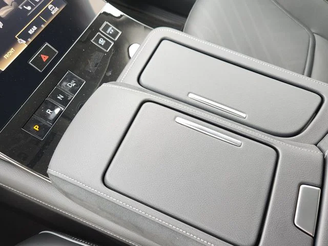 New 2027 RADIANT WHITE INFINITI Luxe 4WD image 18