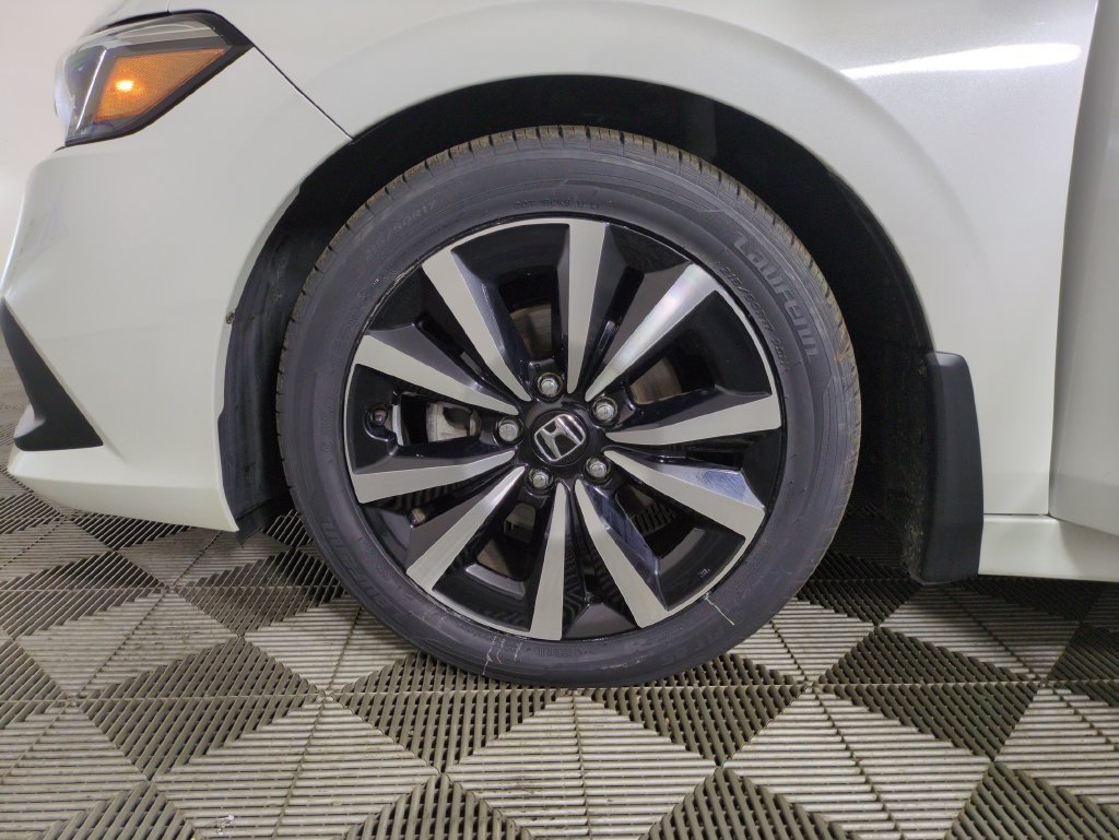 Used 2024 Platinum White Pearl Honda EX image 29