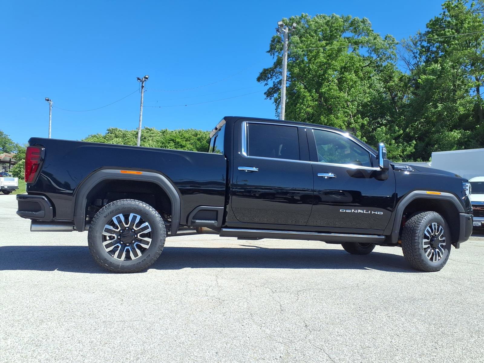 New 2026 Onyx Black GMC Denali Ultimate image 21