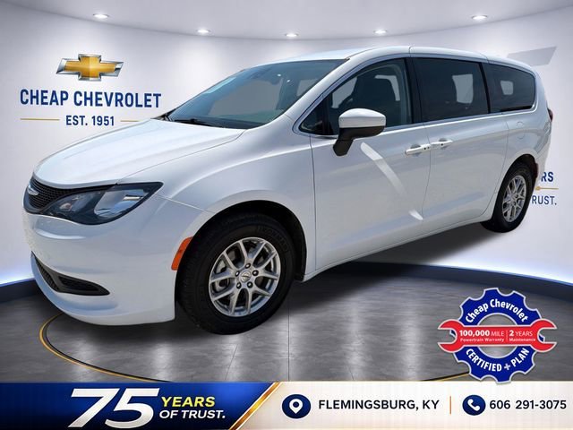 2023 Chrysler Voyager LX's photo
