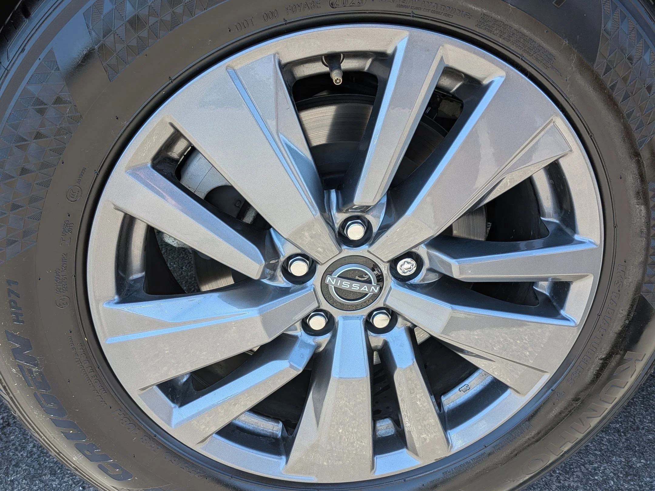 2025 Nissan Pathfinder SV - Photo 26