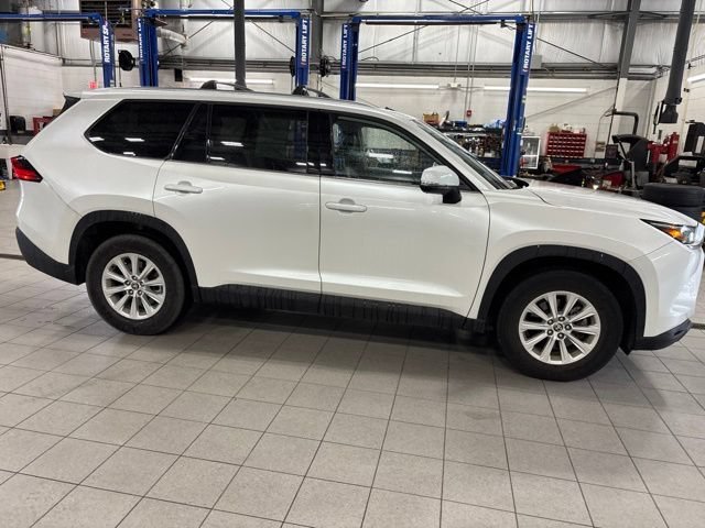 Used 2024 Pearl Toyota XLE image 4