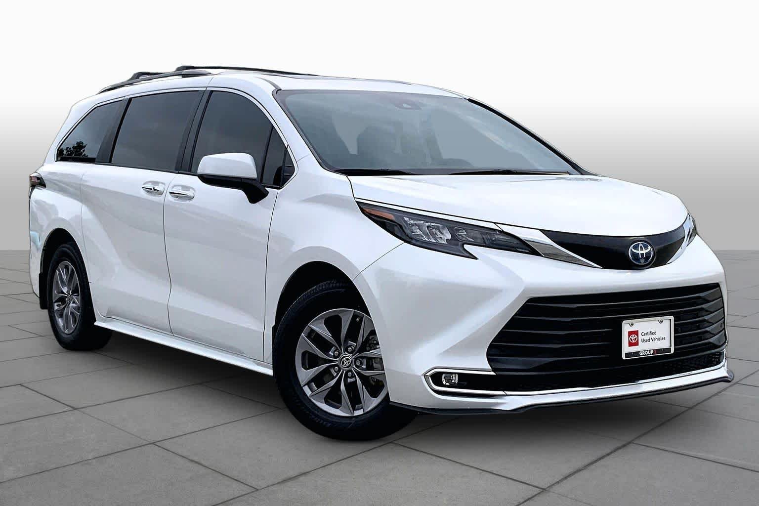 Used 2024 Wind Chill Pearl Toyota XLE image 3