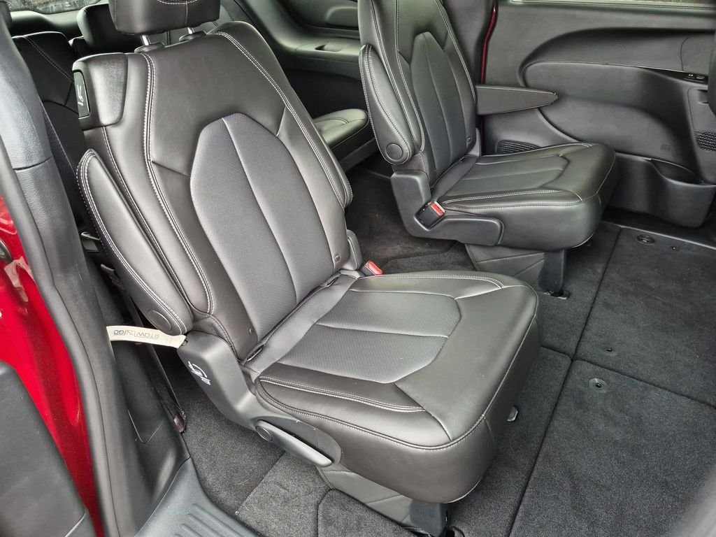 New 2027 Red Hot Pearl-Coat Exterior Paint Chrysler Select image 26