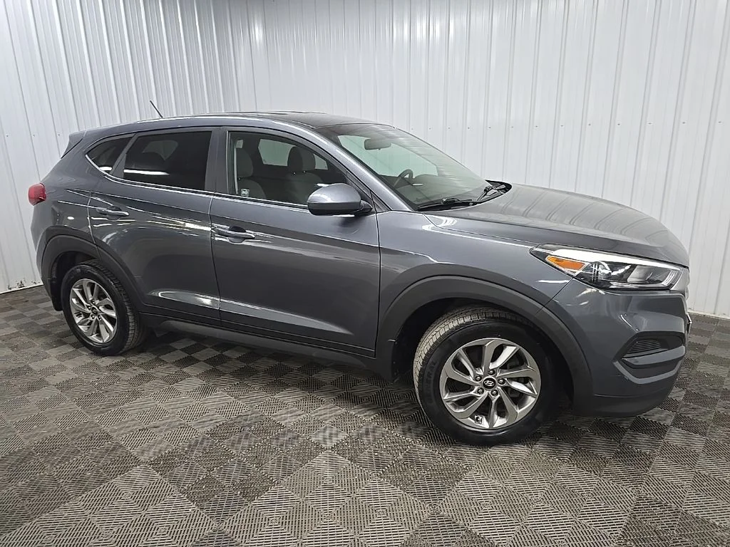 Used 2018 Gray Hyundai SE image 1