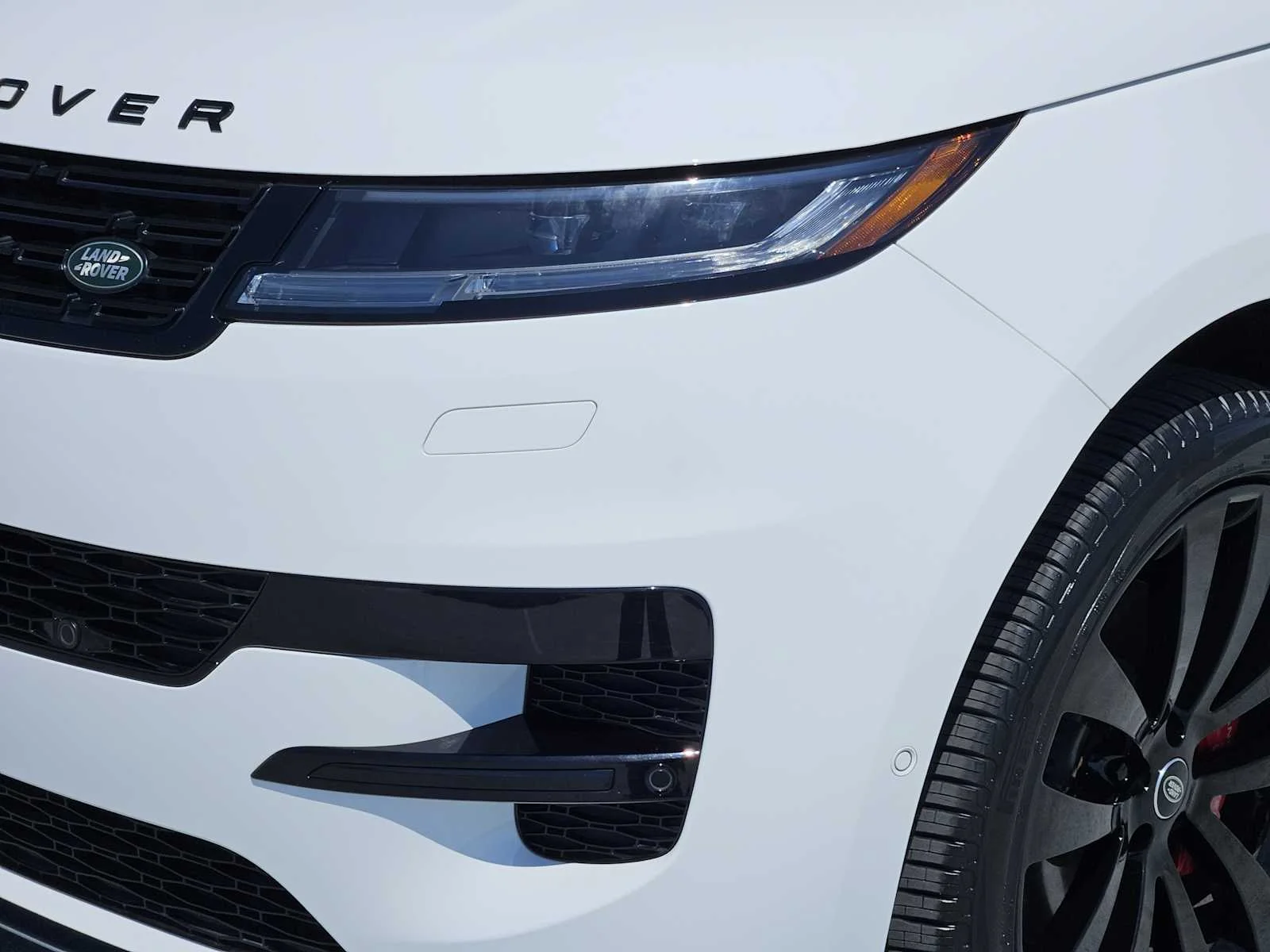 Certified Used 2024 Fuji White Land Rover Dynamic SE image 7