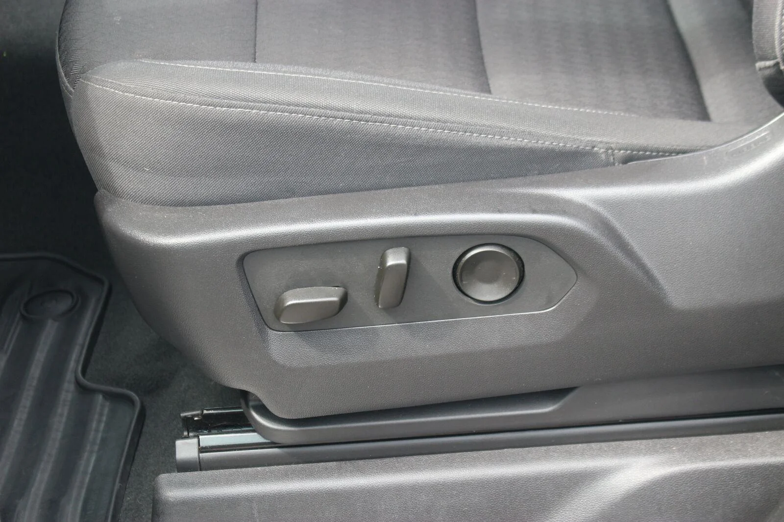 Used 2025 Cypress Gray Chevrolet LT image 19