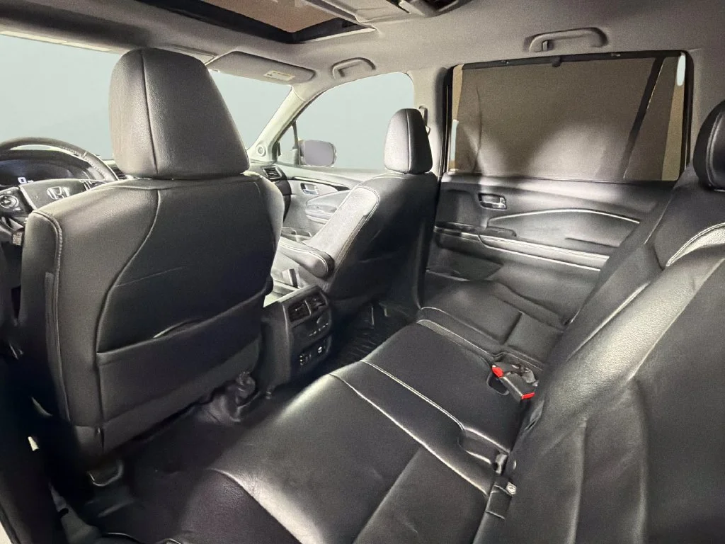 Used 2018 White Honda Touring image 29