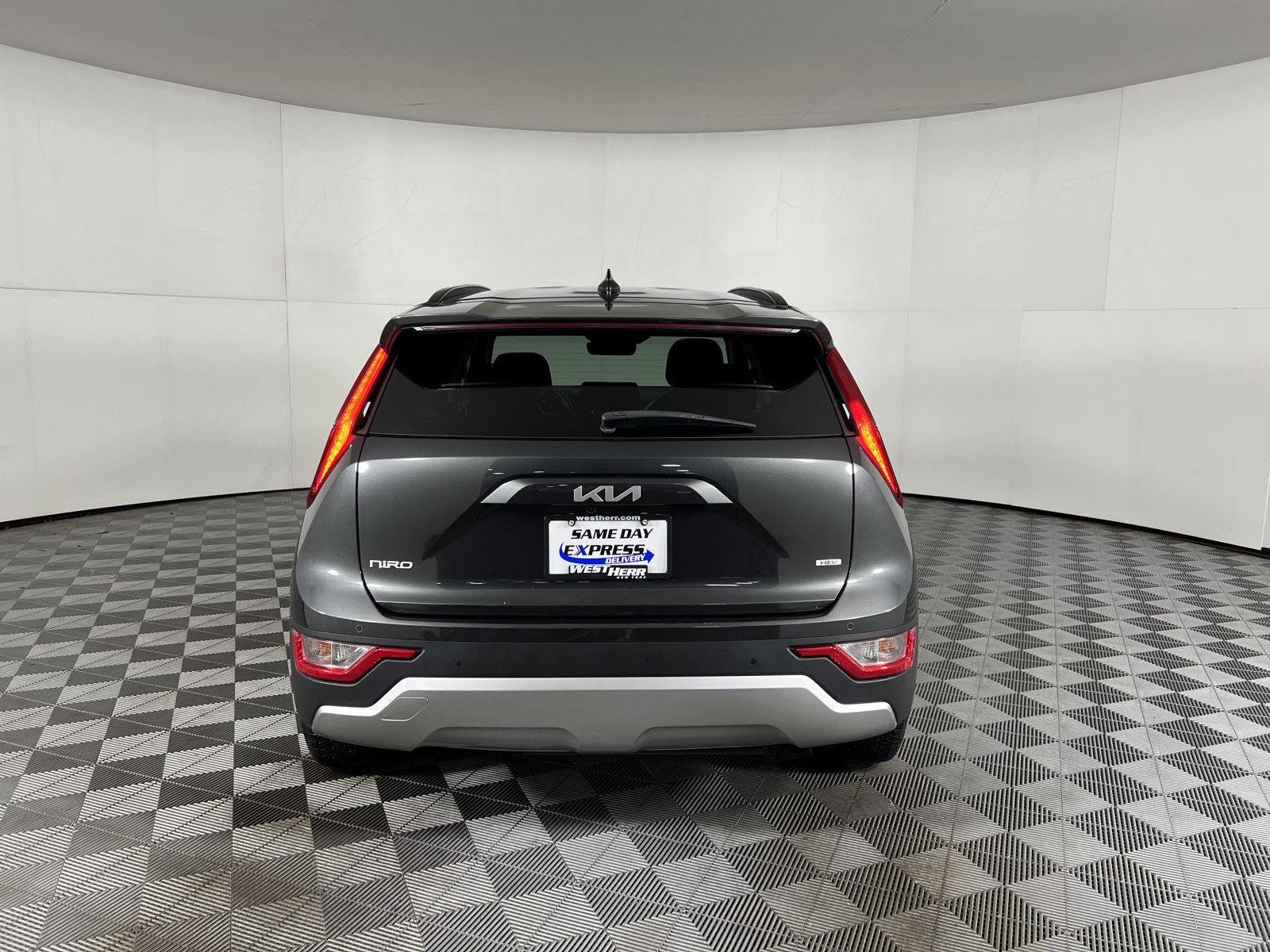 Used 2024 Graphite Gray Kia EX image 7