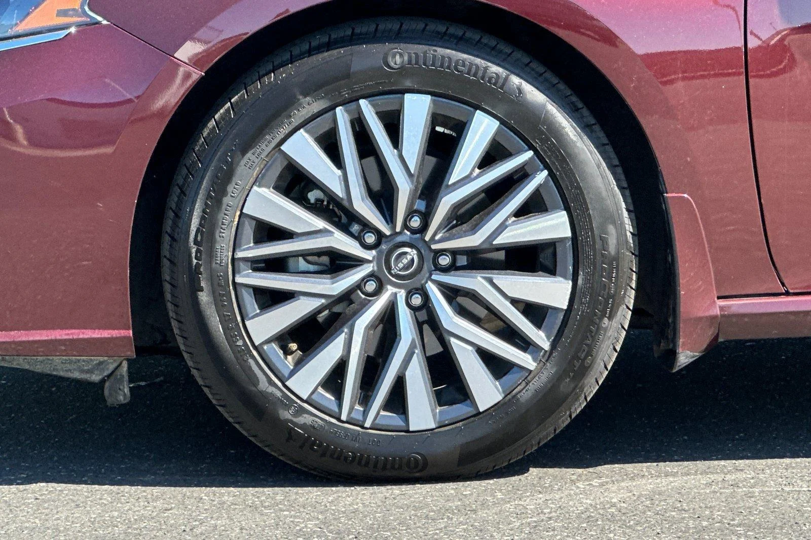 Used 2023 Garnet Pearl Metallic Nissan 2.5 SV image 25