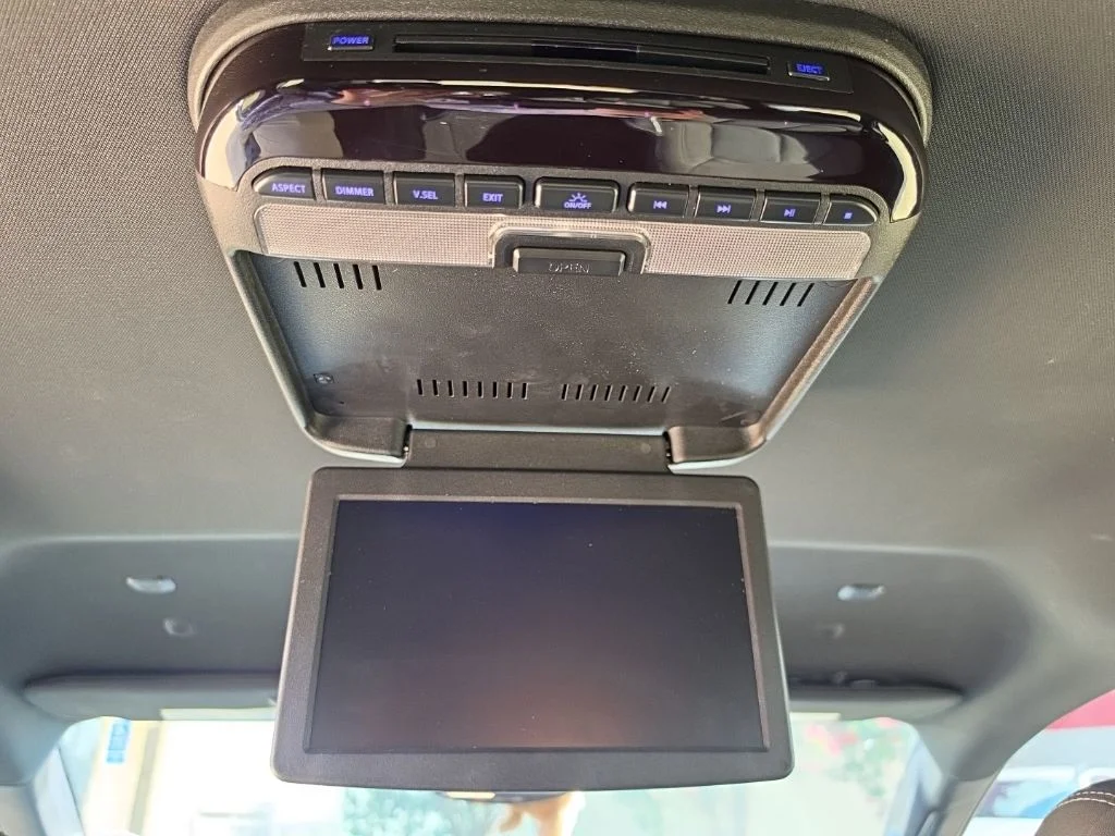 Used 2020 White Chrysler Touring image 18