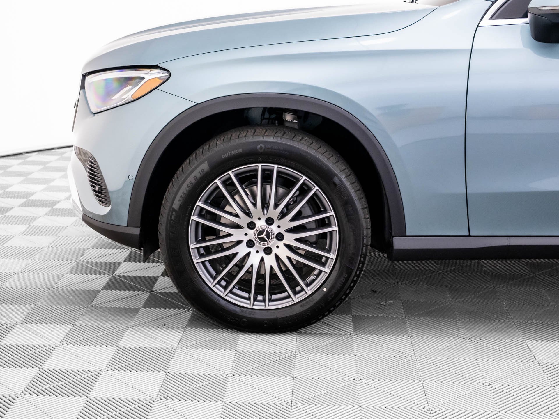 Used 2026 Silver Mercedes-Benz GLC 300 image 38