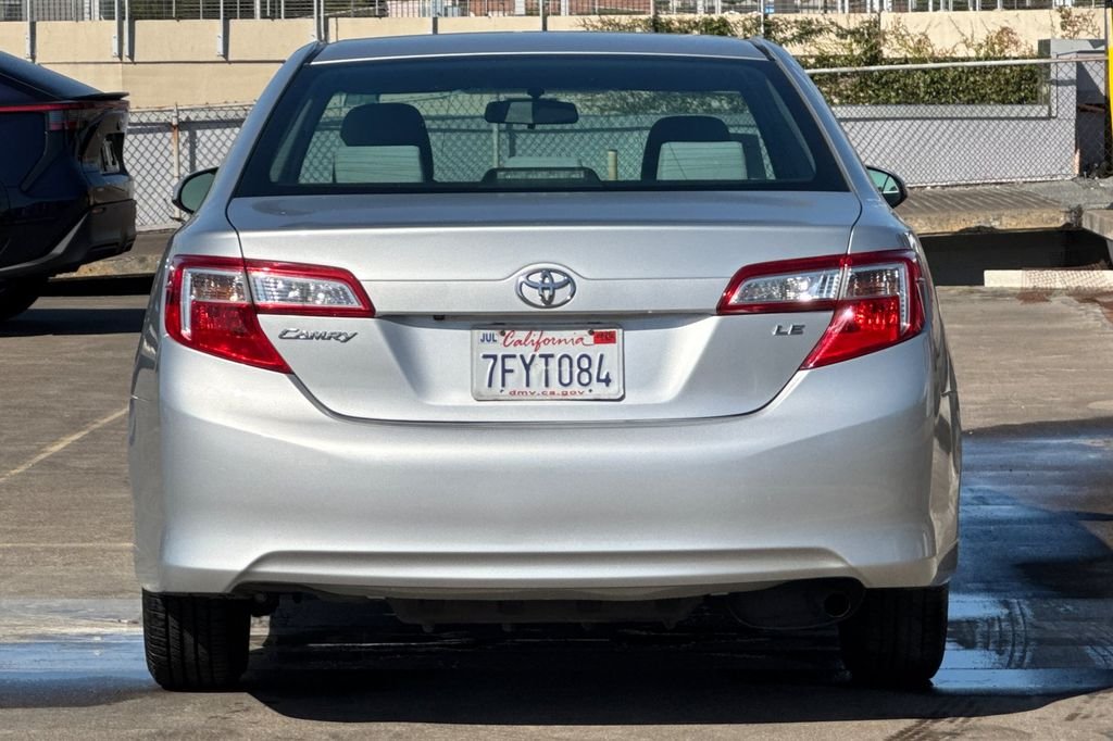 Used 2014 Silver Toyota LE image 5