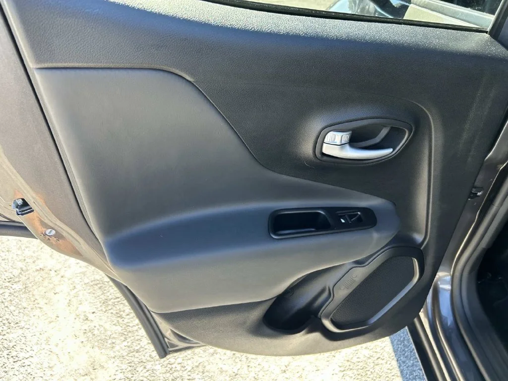 Used 2020 Gray Jeep Limited image 12