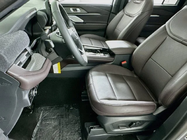New 2026 Gray Ford Platinum image 9