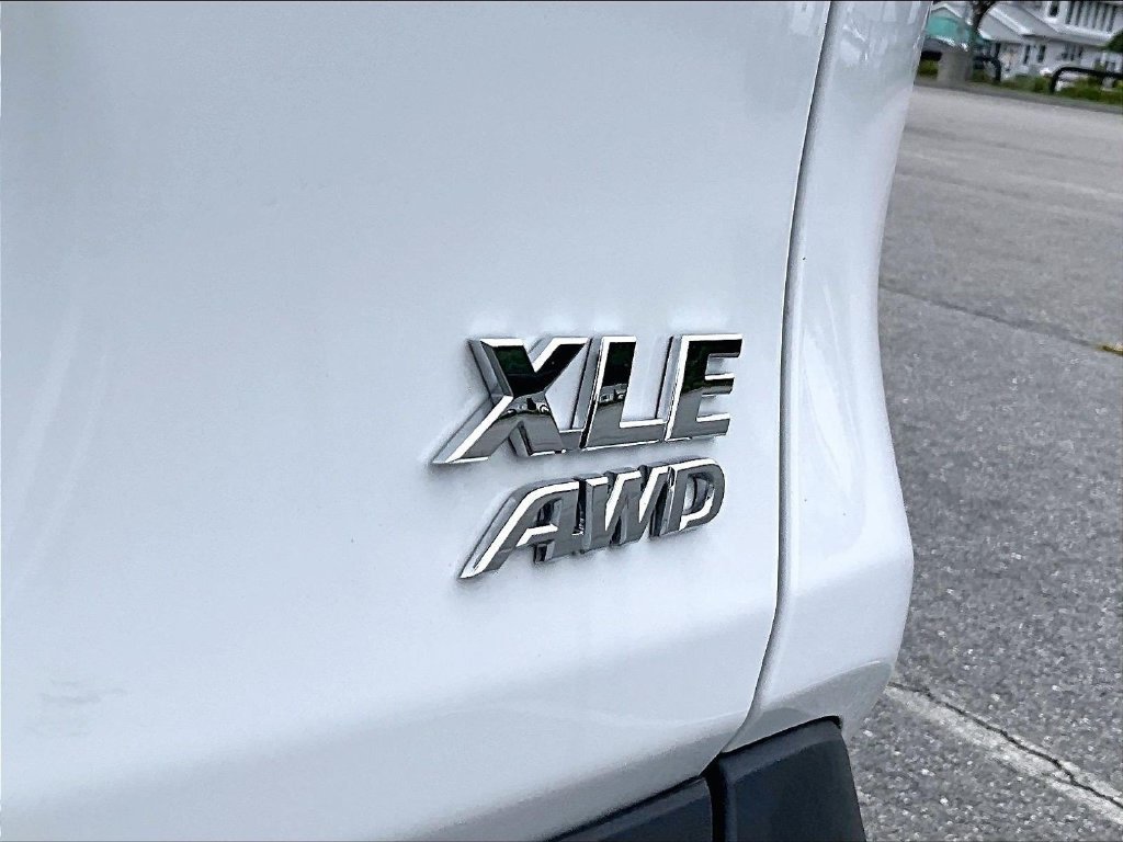 Certified Used 2025 White Toyota XLE image 29