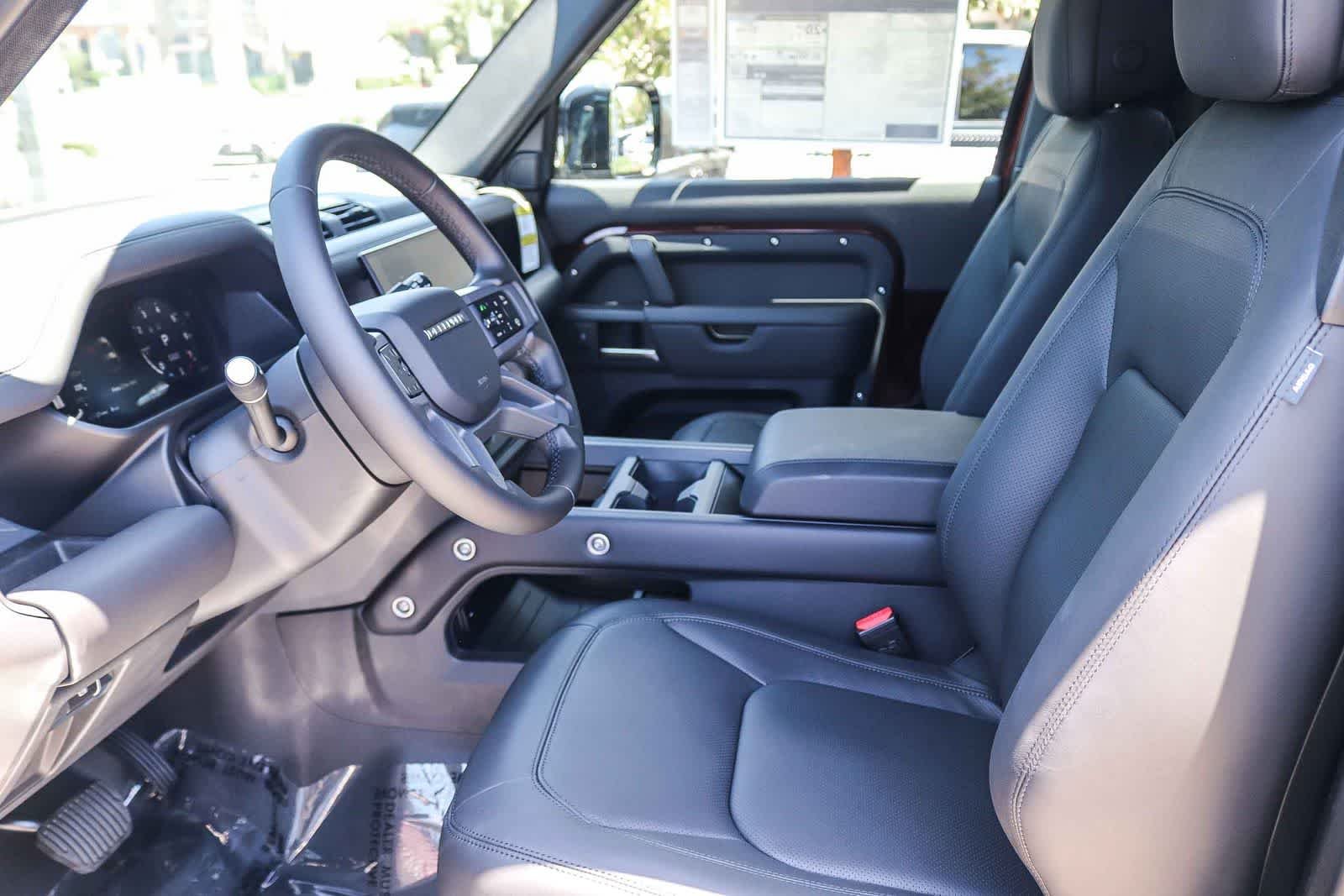 New 2026 Sedona Red Land Rover X-Dynamic SE image 17