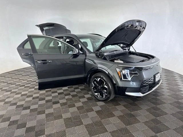 Used 2023 Gray Kia Wind image 14