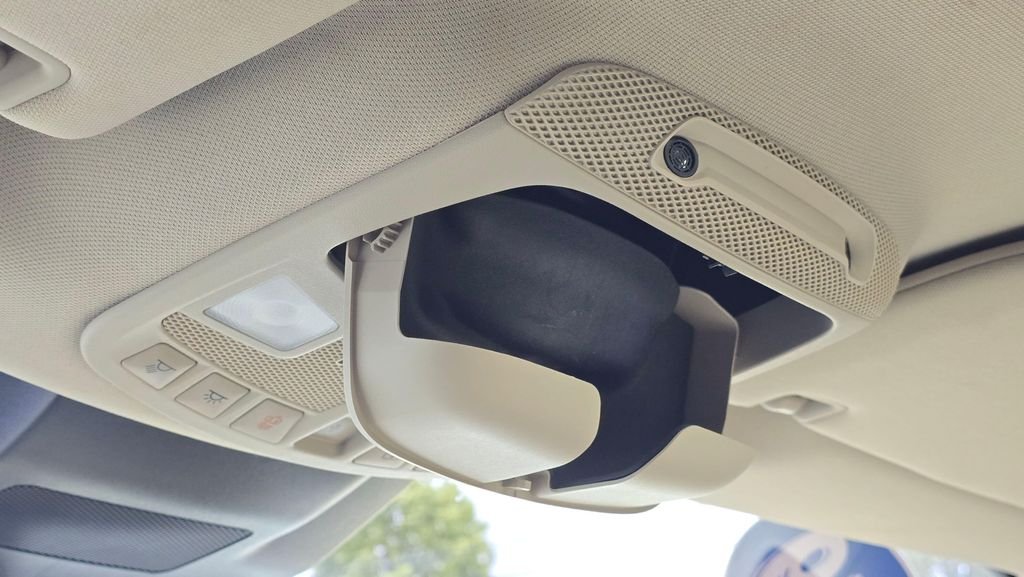 Used 2019 Black Metallic Ford Platinum image 36