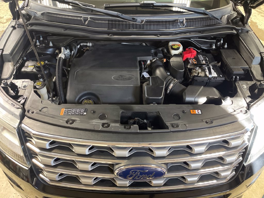 Used 2016 Black Ford Limited image 10