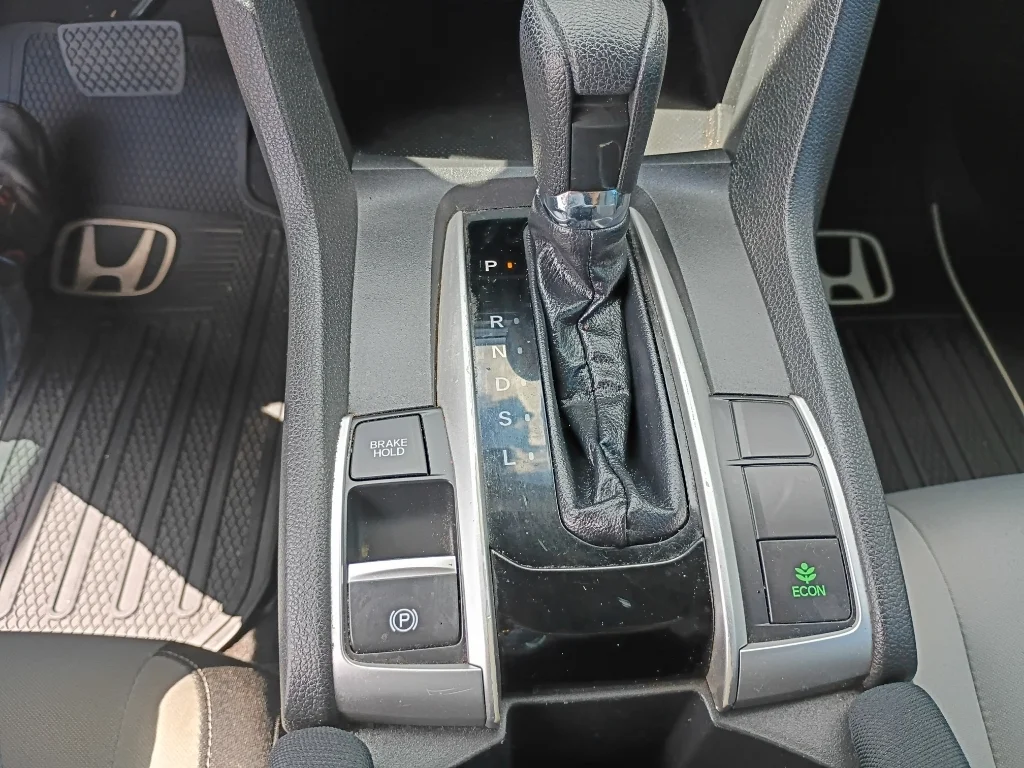Used 2018 Crystal Black Pearl Honda LX-P image 29