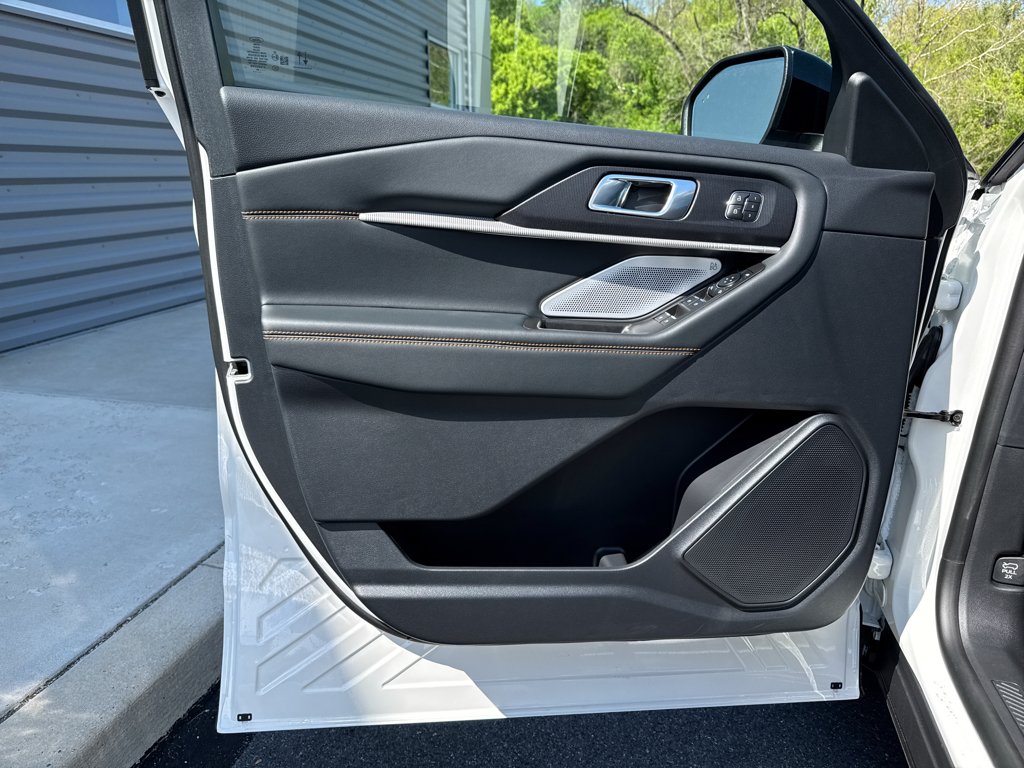 New 2026 Star White Metallic Tri-Coat Ford Tremor image 25