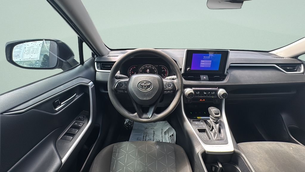 2025 Toyota RAV4 XLE - Photo 12