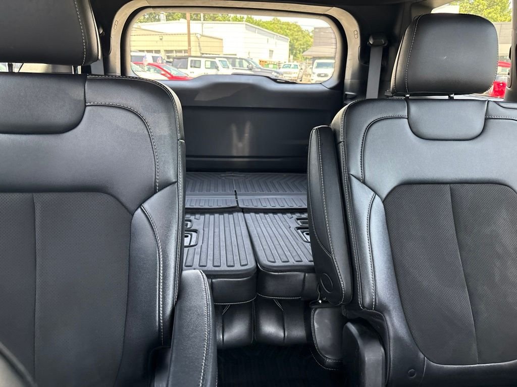 Used 2023 Black Jeep Altitude image 12