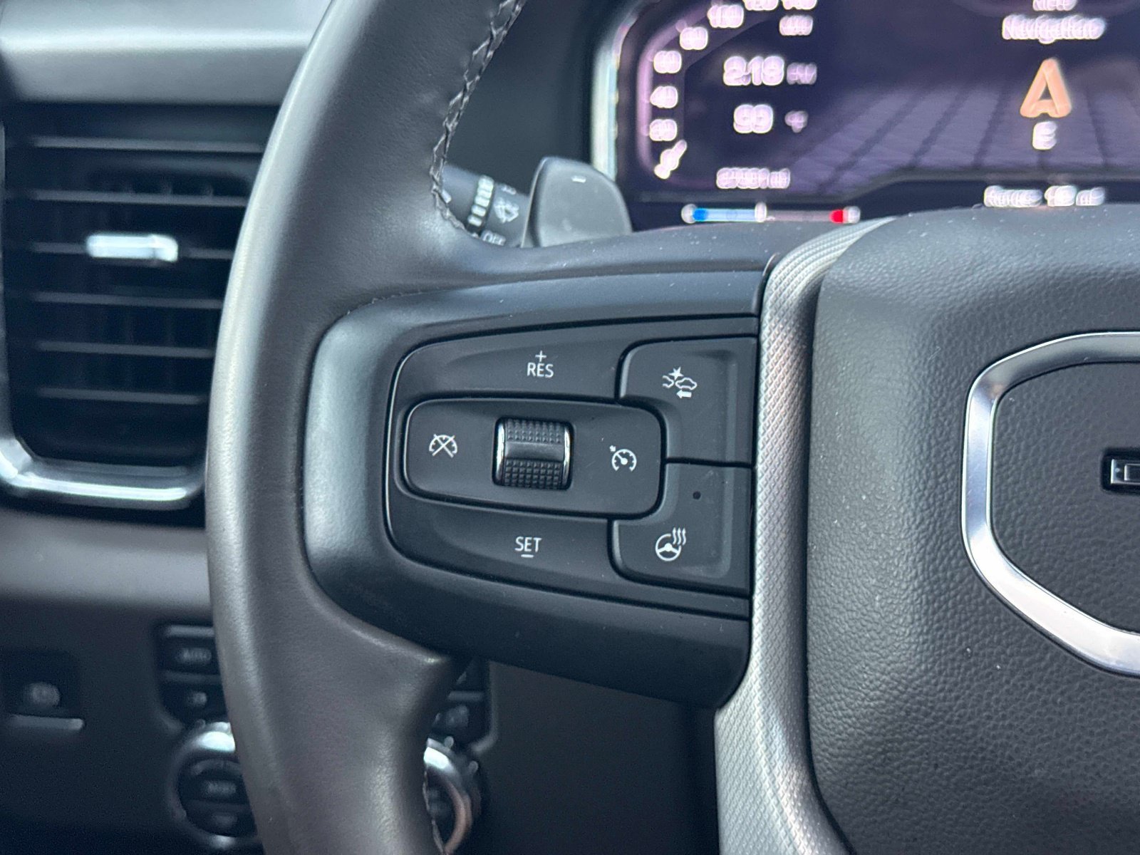 Used 2025 Onyx Black GMC Denali image 31