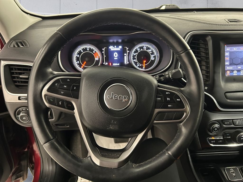 Used 2019 Red Jeep Latitude Plus image 9