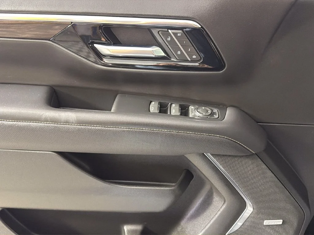 Used 2025 Black Chevrolet Premier image 26