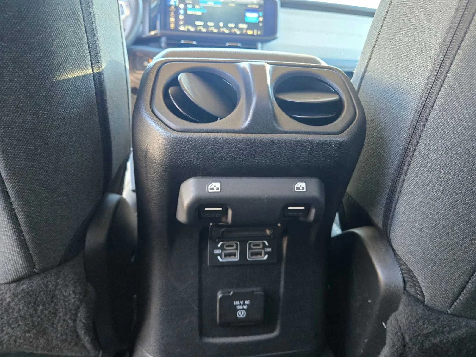 Used 2024  Jeep Sahara image 15