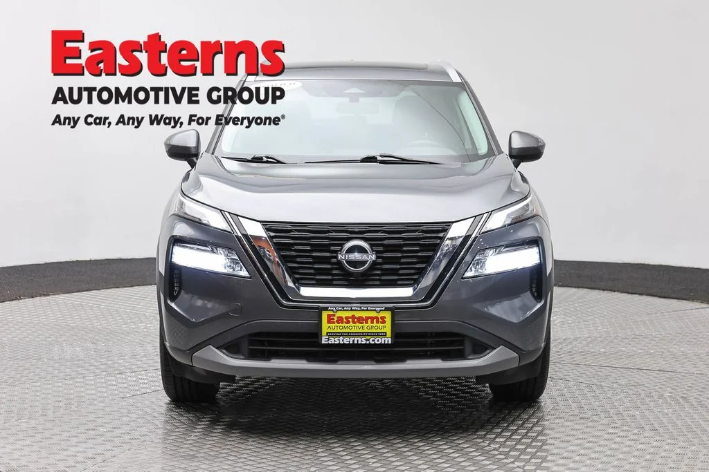Used 2023 Gray Nissan SV image 2