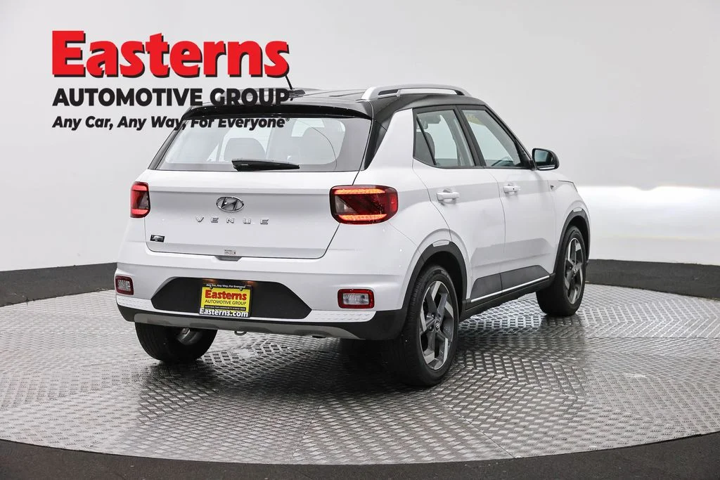 Used 2025 White Hyundai Limited image 5