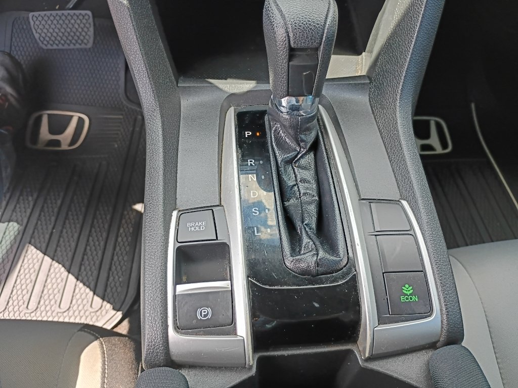 Used 2018 Crystal Black Pearl Honda LX-P image 29
