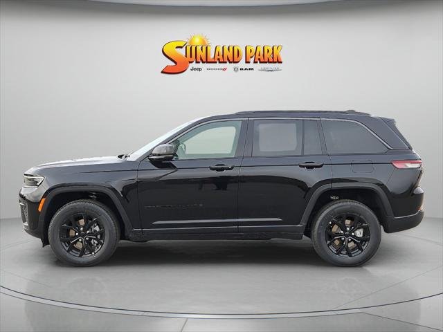 New 2026 Diamond Black Crystal Pearl-Coat Exterior Paint Jeep Laredo image 3