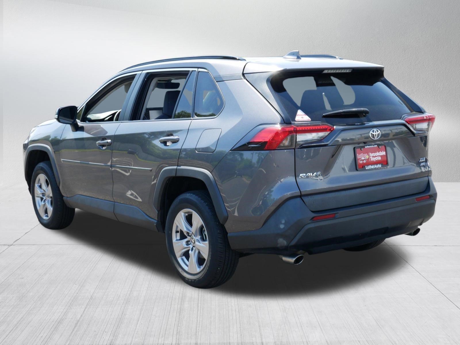 Used 2022 MAGNETIC GRAY M Toyota XLE image 5